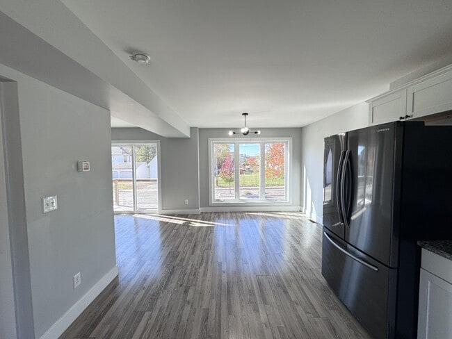 Building Photo - 222 N Apperson Way