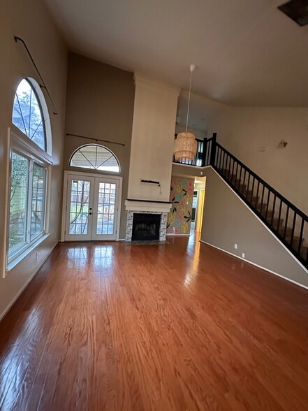 Building Photo - 9139 Village Brown