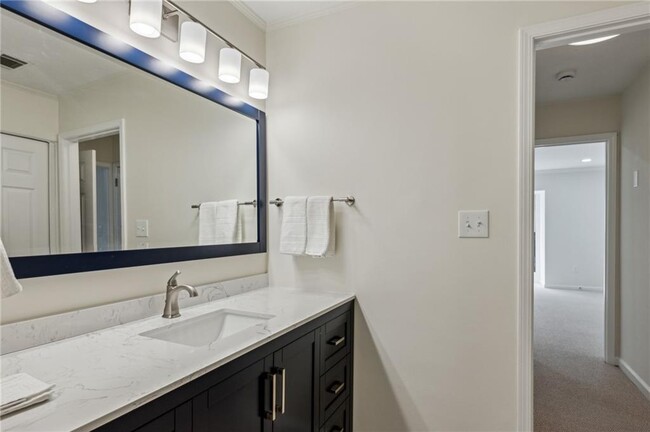 Building Photo - 24308 Plantation Dr NE