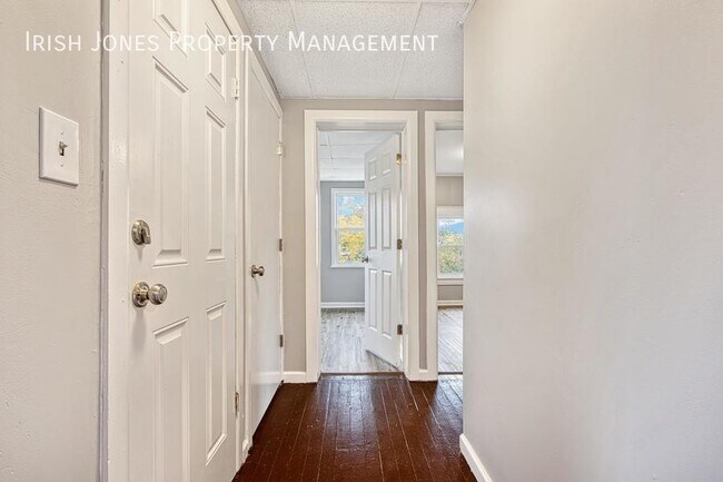 Building Photo - 19 Hinman Ave