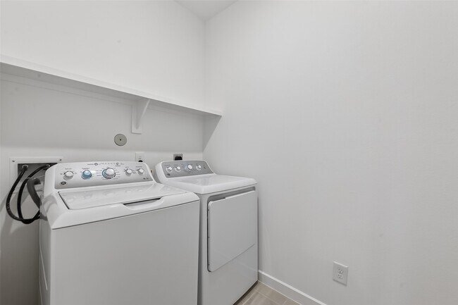 Building Photo - 9730 Westminster Mnr Dr