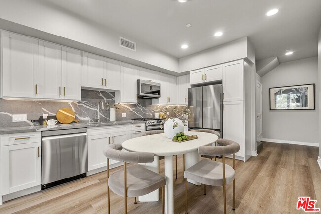 Building Photo - 7428 Santa Monica Blvd