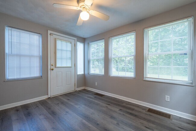 Building Photo - MOVE IN READY 4 Bedroom in Western Branch!