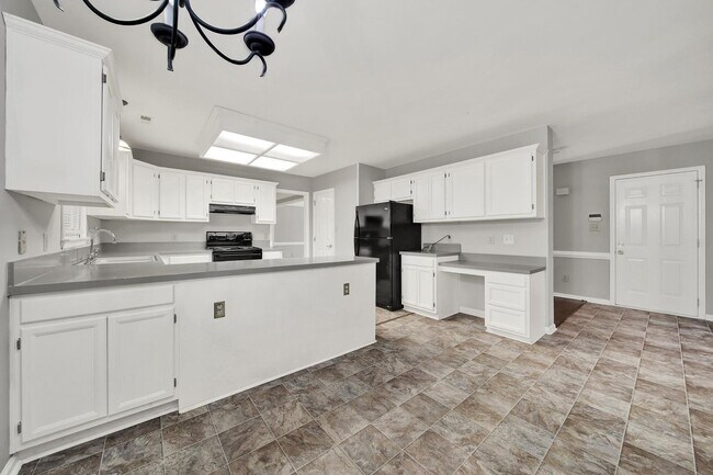 Building Photo - Charming home in South Charlotte
