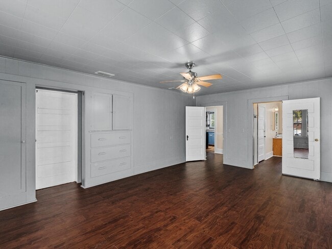 Building Photo - 107 St John St