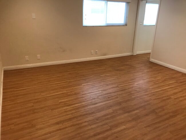 Living area - 125 Gull St