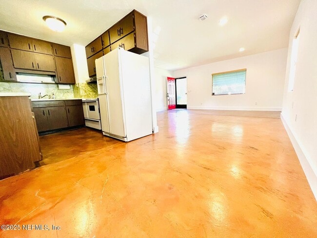 Building Photo - 1053 Ellis Rd S