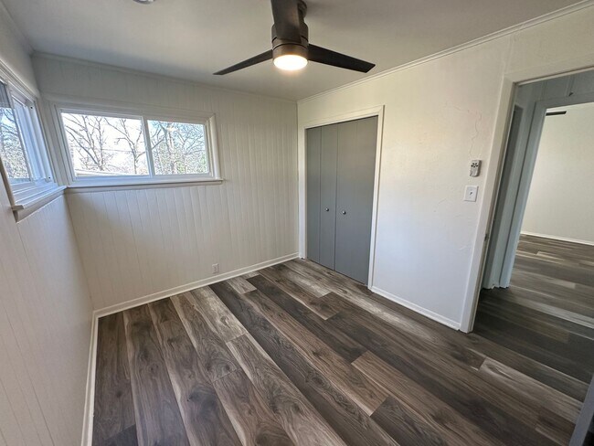 Building Photo - FREE JULY RENT!! Freshly Updated 2 Bedroom...