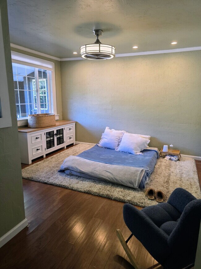 Building Photo - FOUR-BEDROOM HOME WITH PRIVATE SUITE, EXPANSIVE DECKS, GARAGE & WORKSHOP SPACE   Open House 1-2 P...