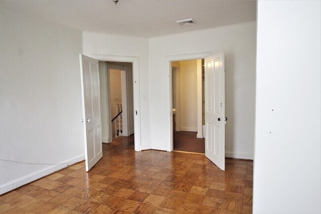 Building Photo - 1513 Bolton St