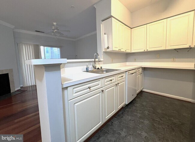 Building Photo - 12919 Alton Square