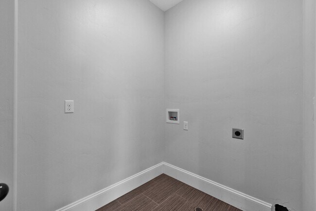 Building Photo - Luxury North Salt Lake Home with Mountain Views, Office & Fully Fenced Yard