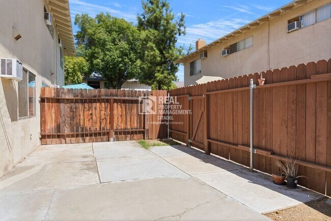 Building Photo - 3009 Canyon Crest Dr