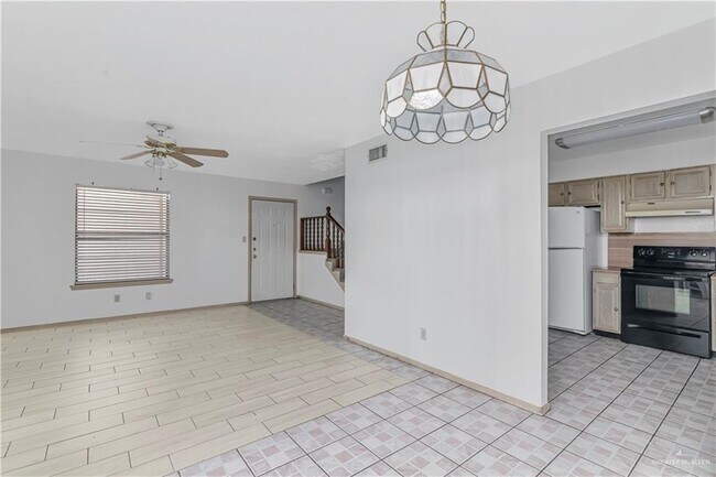 Building Photo - 18 E Samano St