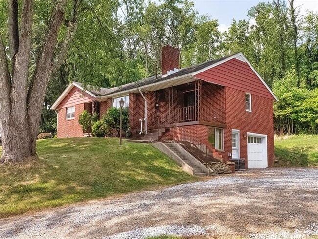 Building Photo - 2977 Chautauqua Dr