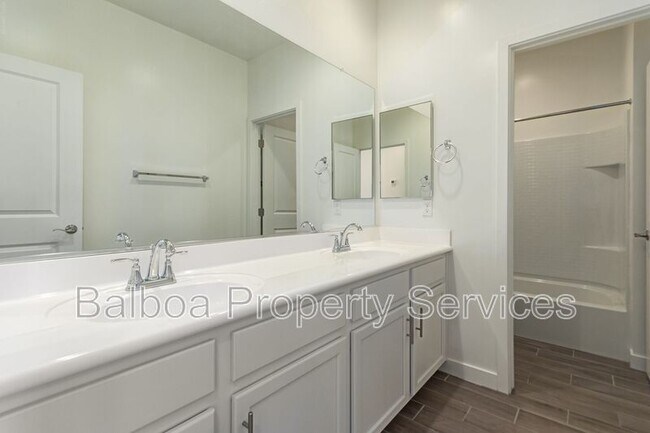 Building Photo - 5528 S Dillon Cir