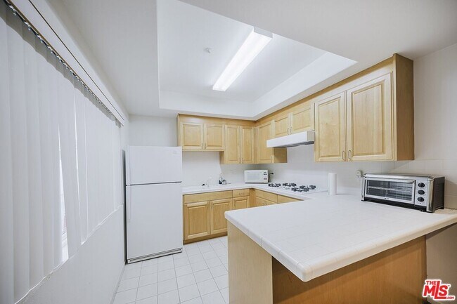 Building Photo - 937 12th St