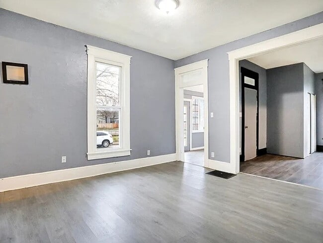 Building Photo - 423 N Webster St