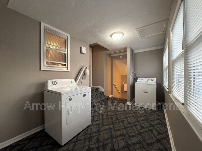 Building Photo - 1301 S 10th St