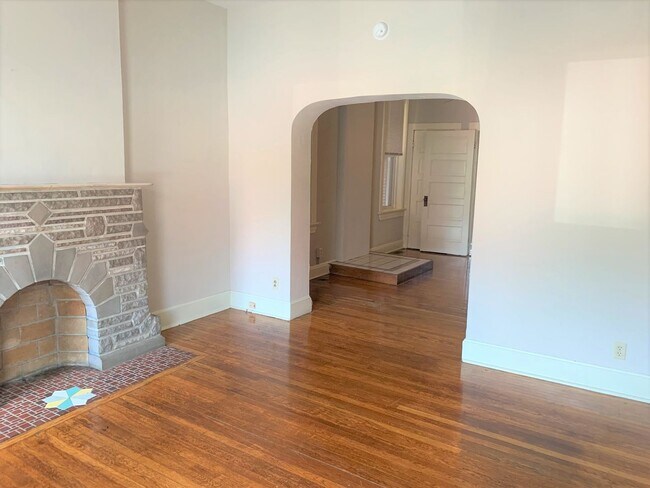 Building Photo - 1077 S Taylor Ave