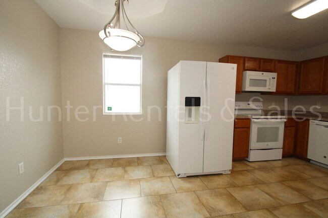 Building Photo - Live Large in Killeen – 5 Bedrooms, Big Va...