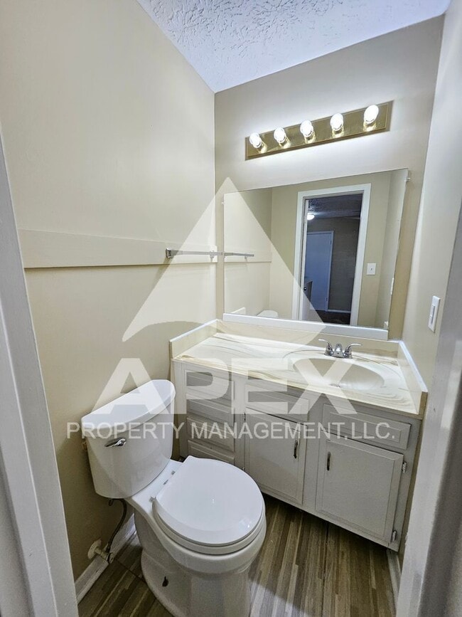 Building Photo - Nice 3Bd 1.5 Townhouse in WEST KNOX off Ce...