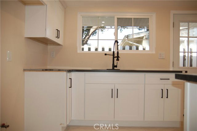 Building Photo - 6744 Cozycroft Ave