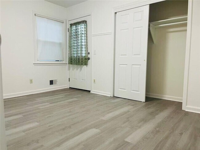 Building Photo - 39 Thomas St