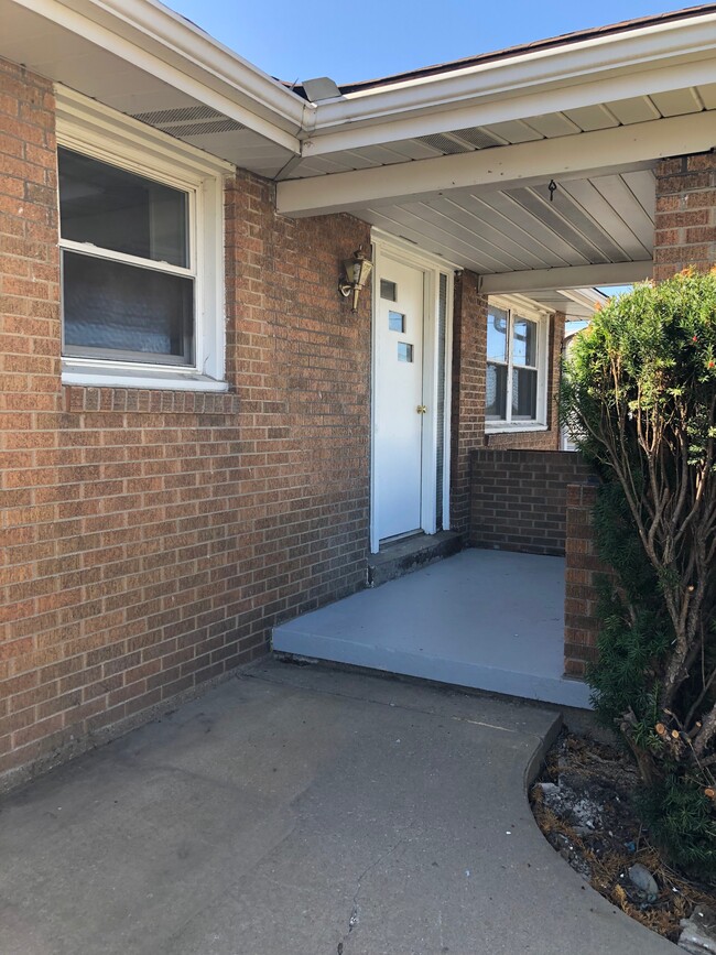 Building Photo - 416 S 17th St