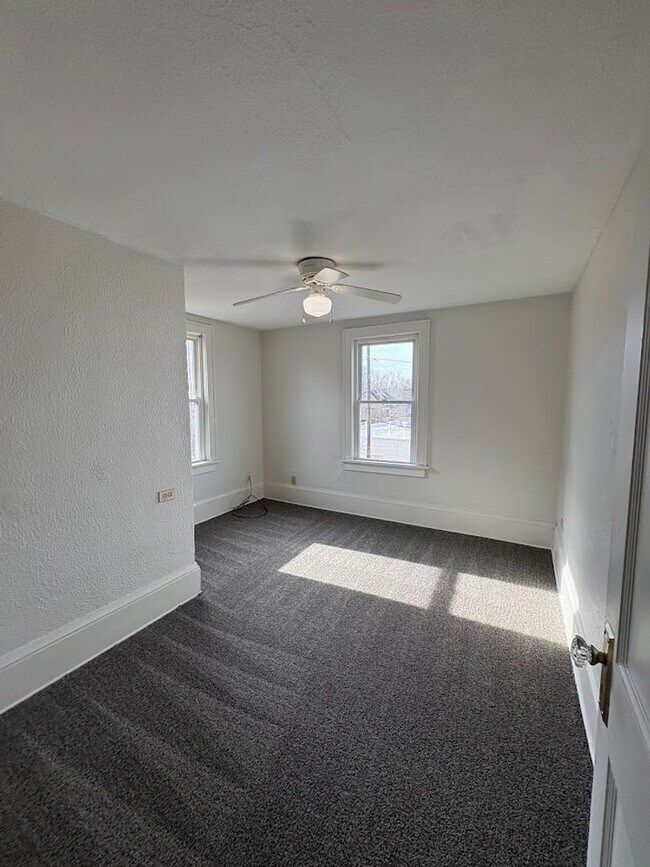 Building Photo - Large three bedroom one bathroom home for rent