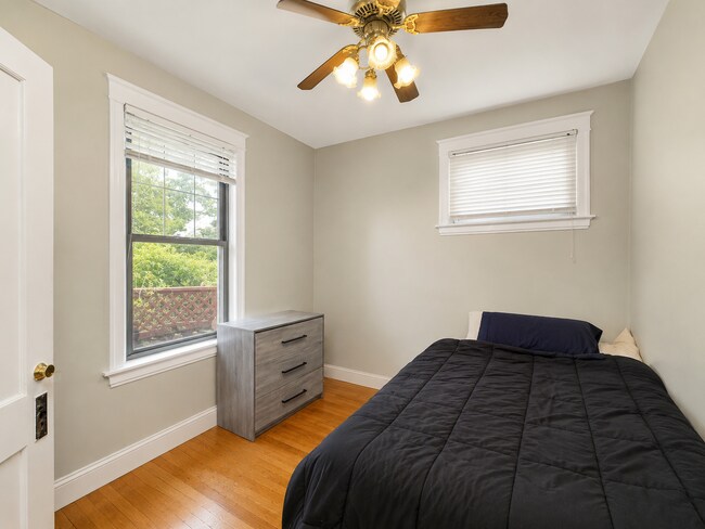 Building Photo - 6 Bed/2 Bath Mins. from UC Campus $600/pp ($3,600/mo)!