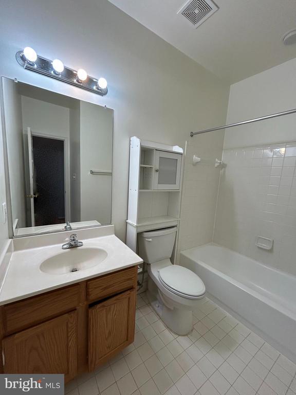 Building Photo - 2423 Dew Meadow Ct