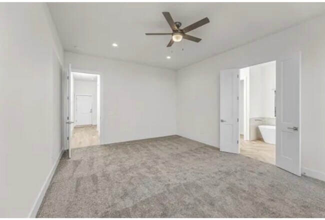 Building Photo - 7530 Highland Hls Dr