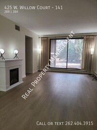 Building Photo - Spacious 2 Bedroom Condo minutes from Lake...