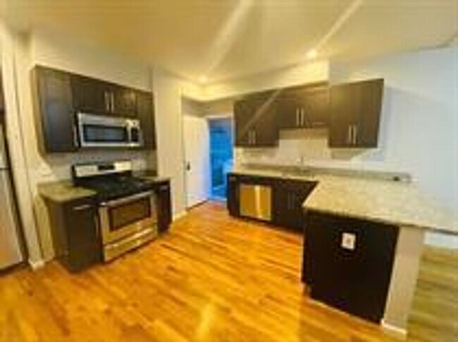 Building Photo - 39 Pinckney St