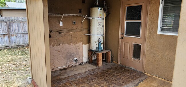 Building Photo - 718 S Jacob St