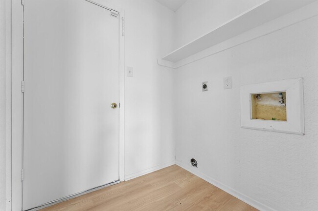 Building Photo - 3223 Deer Valley Dr