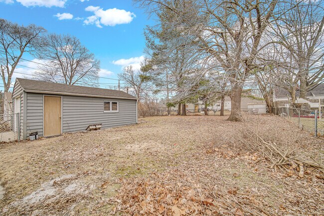 Building Photo - 2611 Ellen Ave