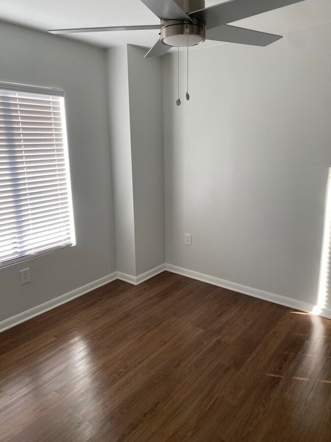 Building Photo - 1600 Park Cir