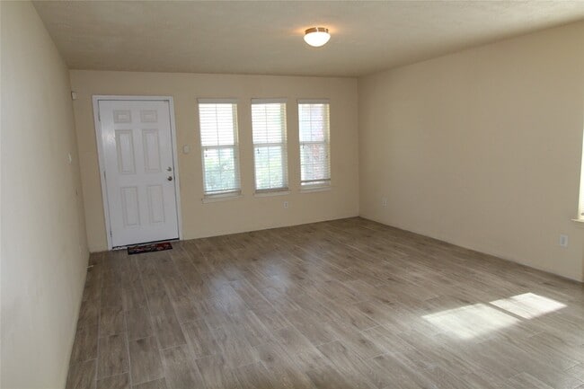 Building Photo - 5707 Saluda Creek Ln