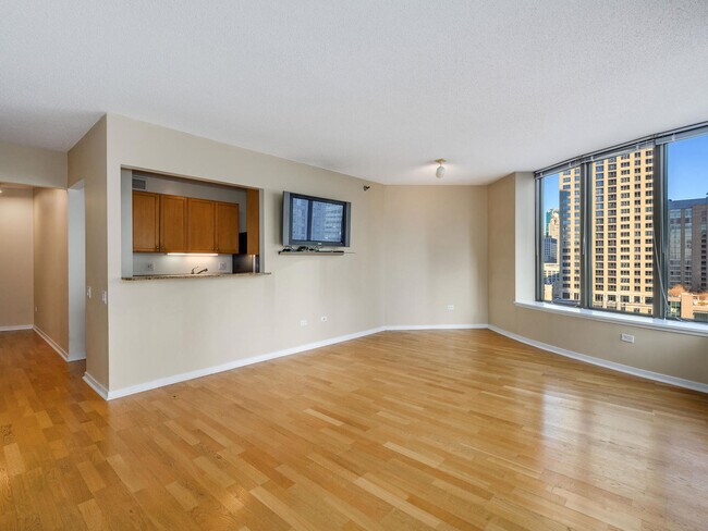 Building Photo - 400 N La Salle Dr