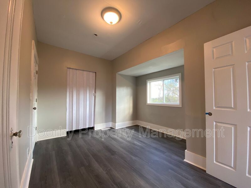 Building Photo - 2802 Fairview Dr