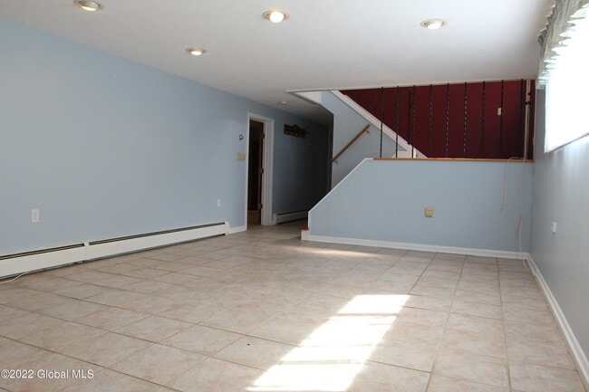 Building Photo - 73 Birchwood Ln