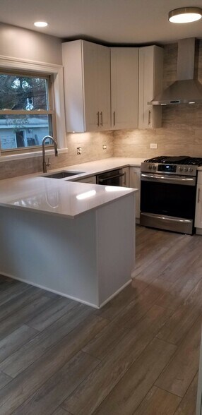 Unit 1 - 679 Park Ave W