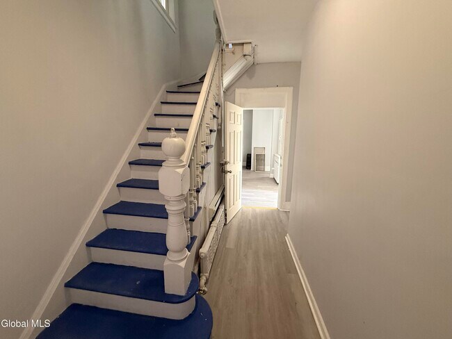 Building Photo - 184 Quail St