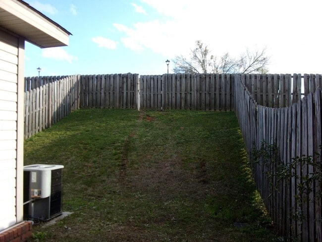 Building Photo - Creekside Townhomes, Creeke Lane, Enterpri...