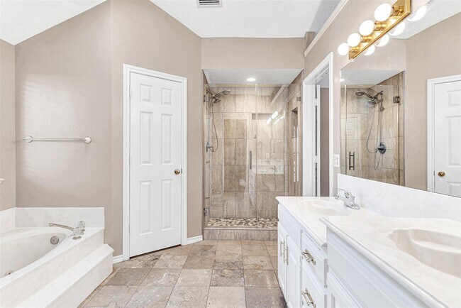 Building Photo - 4445 Jenning Dr