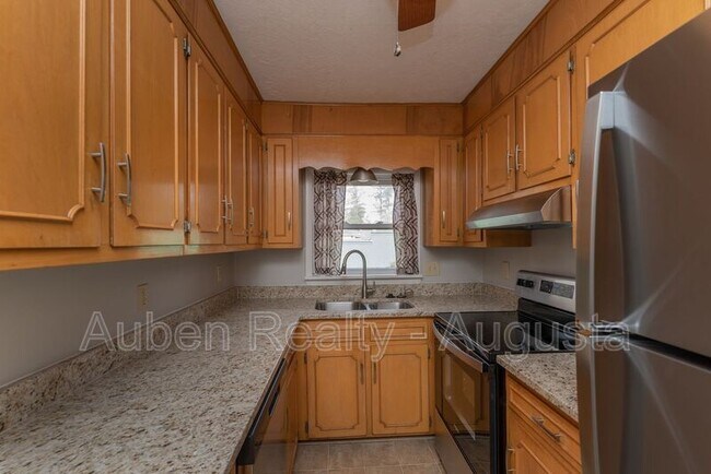 Building Photo - 501 Milledge Rd