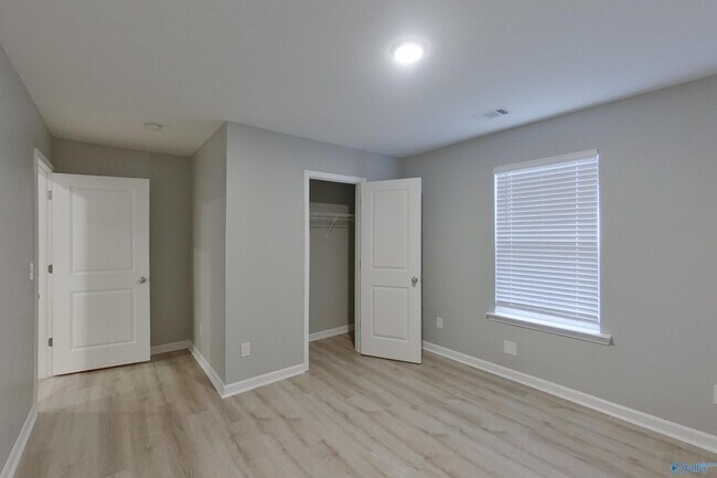 Building Photo - 394 Angela St