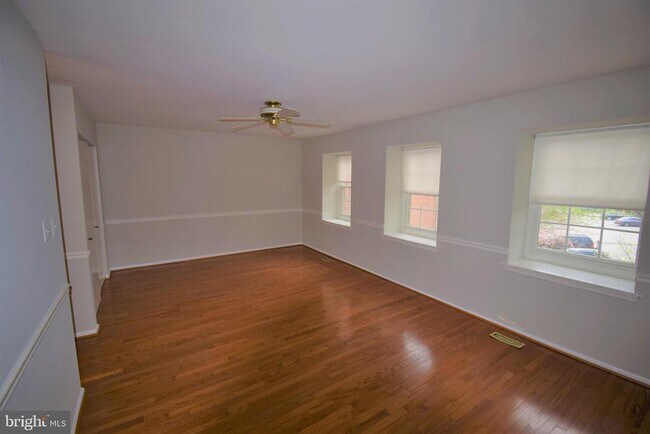 Building Photo - 8243 Cedar Landing Ct
